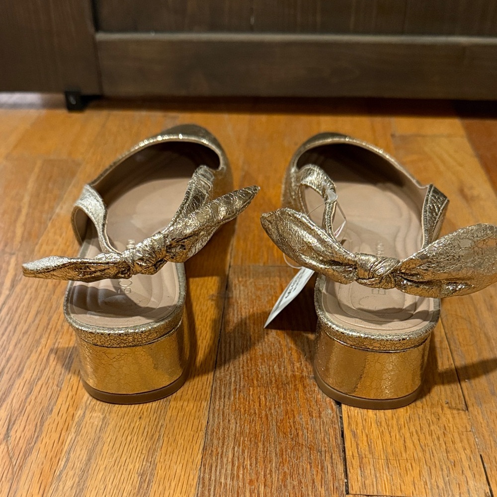 BCBGeneration Gold Metallic Pointed Slingback Mul… - image 3